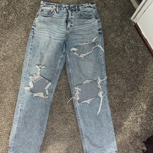 AE Stretch Ripped Curvy ‘90s Straight Jean